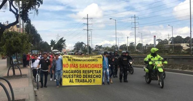 Paro de transportadores en Bogotá continúa mañana, se unirán taxistas