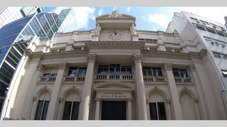 Banco Central de Argentina baja tasa de interés al 48%