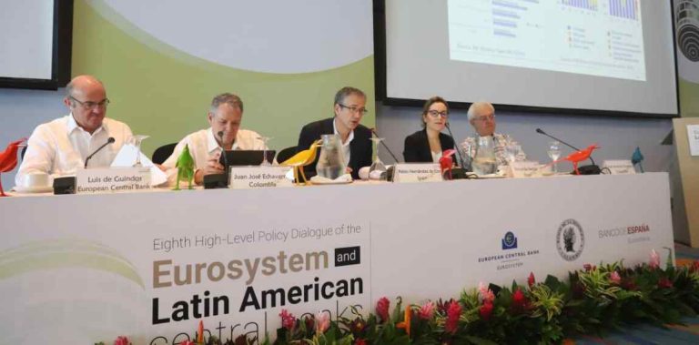 Mayor integración regional haría frente a incertidumbres políticas en Europa y América Latina