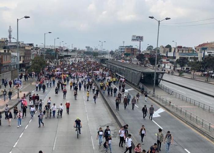 Siguen desmanes en Bogotá; cerradas 41 estaciones de Transmilenio