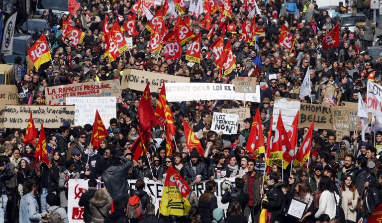 Huelgas contra reformas de Emmanuel Macron en Francia provocan caos en transporte, escuelas y hospitales