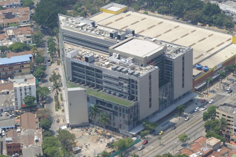 Continúa compra de hospitales en Colombia; Quirónsalud adquiere el Centro Médico Imbanaco en Cali