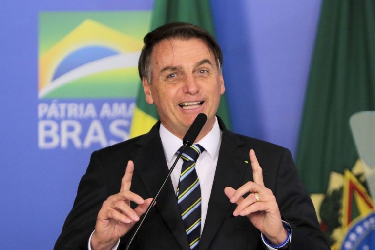 Bolsonaro dice que dio negativo a nueva prueba de Covid-19