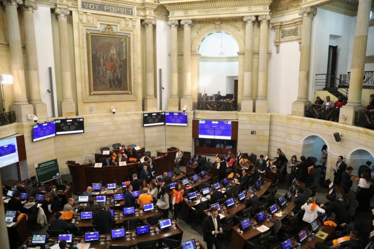 Plenaria del Senado aprobó sobretasa a la renta del sistema financiero y devolución del IVA