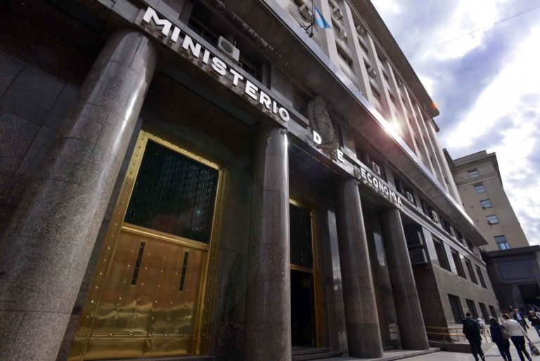 MinEconomía de Argentina reitera que el país necesita profunda reestructuración de su deuda