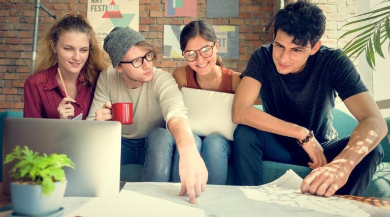 Millennials y Generación Z son clave para crear una ‘mejor normalidad’, según Deloitte