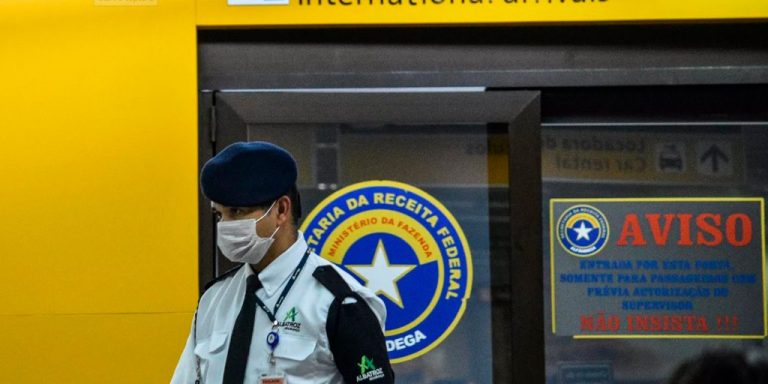 Brasil confirma tercer caso de coronavirus y un posible cuarto