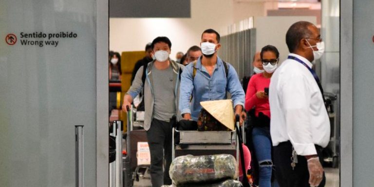 Ecuador y Perú restringen movilidad interna de ciudadanos por coronavirus