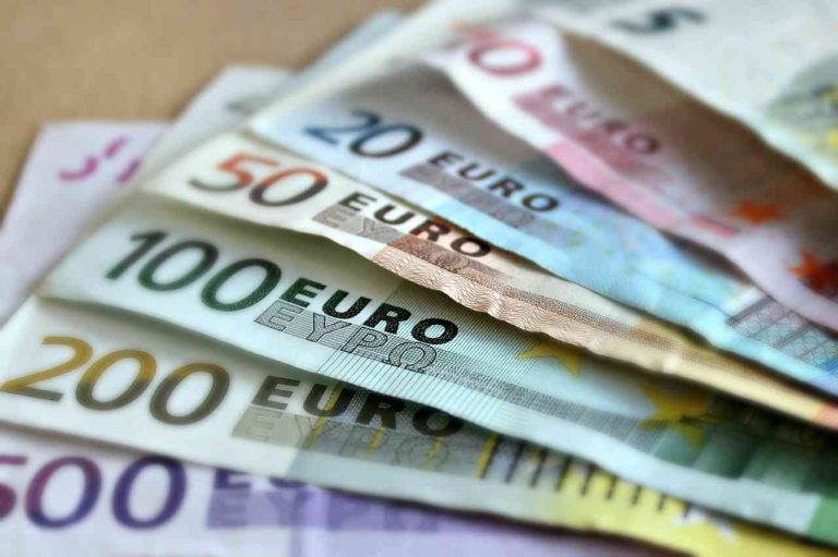 Hoy un euro equivale a $4.404 en Colombia, bajó más de $150 en la jornada