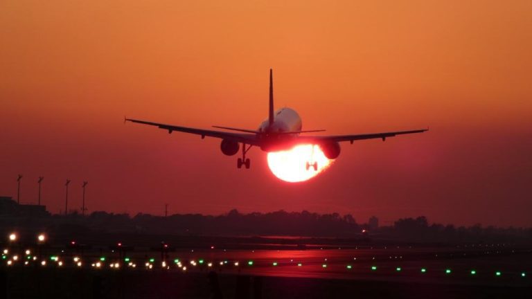 Tráfico aéreo de pasajeros disminuyó 71,4 % en agosto, según Grupo Aeroportuario del Sureste