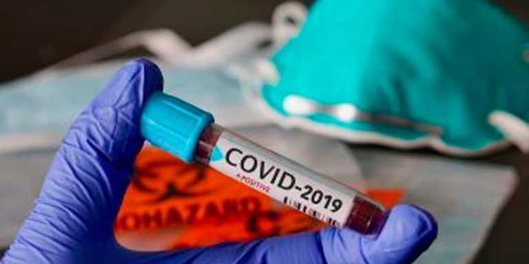 Bajan contagios y muertes diarias de coronavirus en Colombia