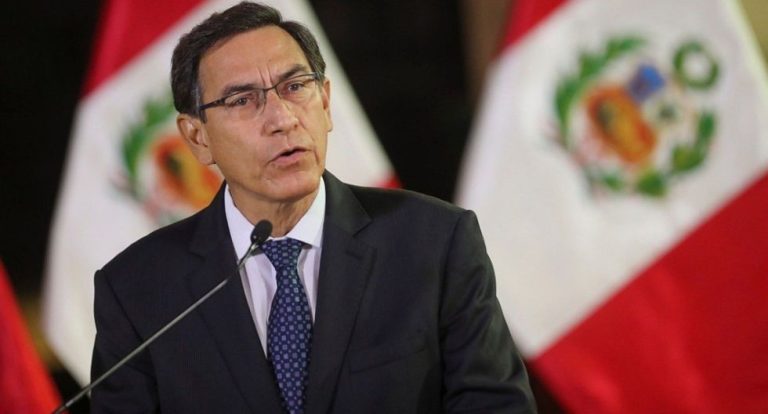 Congreso peruano destituyó al presidente Vizcarra por denuncias de corrupción