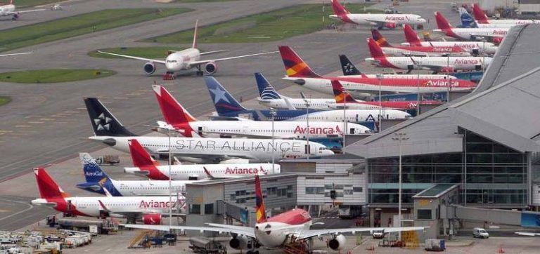 Aerolíneas en Colombia reducirán ingresos en US$2.200 millones y más de 32.000 empleos por Covid-19
