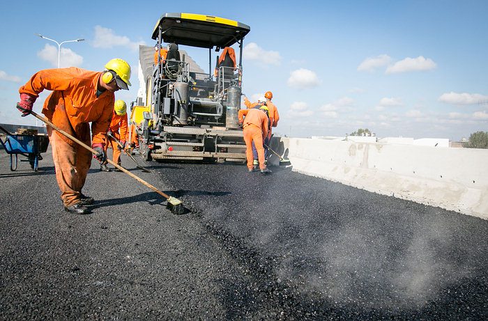 Constructores advierten impacto negativo tras alza del asfalto en Colombia
