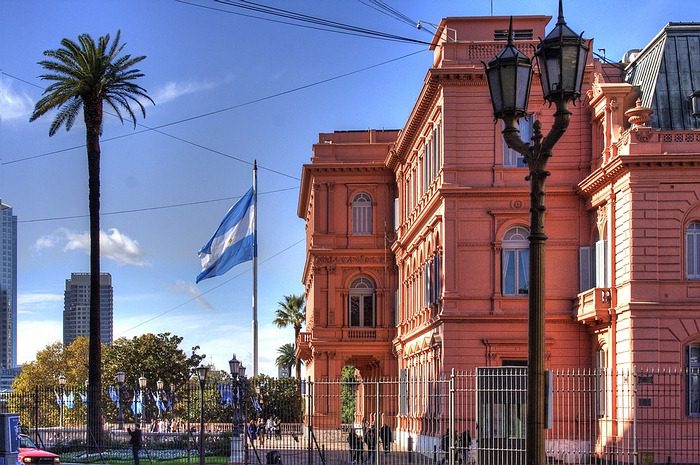 Argentina buscará nuevo programa con el Fondo Monetario Internacional