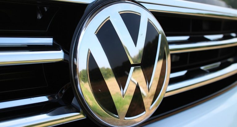 Volkswagen deberá indemnizar a dueños de vehículos diésel manipulados en Alemania