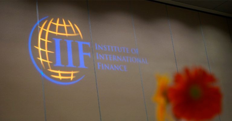 IIF advierte riesgos sobre deuda pública en Colombia