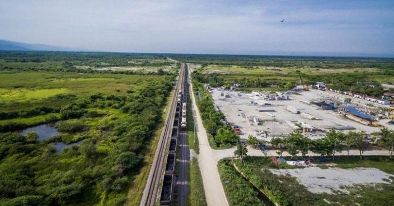 Se mantiene bloqueada la vía férrea de Cerrejón, en Colombia