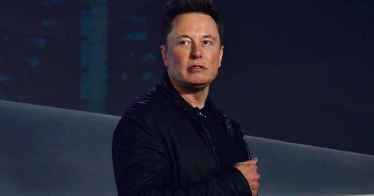 Elon Musk, CEO de Tesla, vendió más de US$1.000 millones en acciones de la compañía