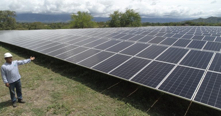 Instalan parque solar en Tolima entre farmacéutica Khiron y Refeel