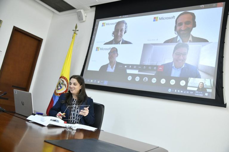 Ministerio TIC y Microsoft firman acuerdo para impulsar reactivación económica inclusiva