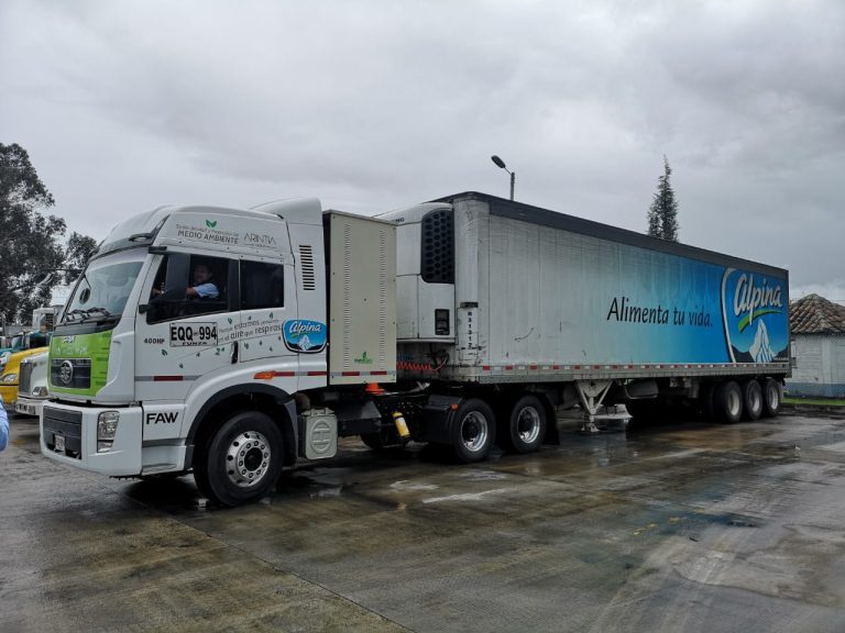 Alpina invierte $3.400 millones iniciales en renovación de camiones a gas con bajas emisiones