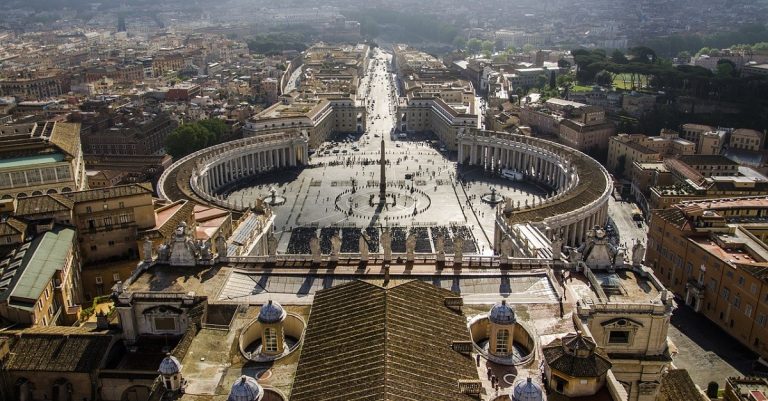 Fieles ya podrán asistir a audiencias generales del Papa, según el Vaticano