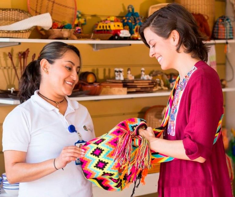 Juntos Construimos País | La Promotora de Comercio Social respalda labor de microempresas en Colombia