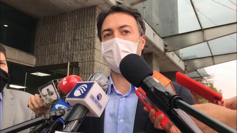 Alcalde de Medellín entrega a Fiscalía documentos sobre nuevo informe de Hidroituango; Sura aclara posición