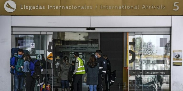 Pruebas de Covid-19 para ingresar a Colombia son obligatorias; para salir depende de destino