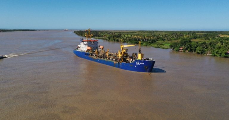 Invierten $13.418 millones en draga para canal de acceso a puerto de Barranquilla
