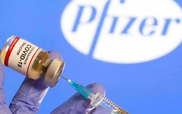 Pfizer pide aval para aplicar terceras dosis de su vacuna anticovid a mayores de 18 años en EE. UU.