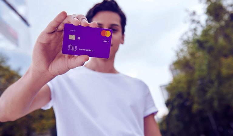 Nubank lanzó su tarjeta de crédito a primeros clientes en Colombia