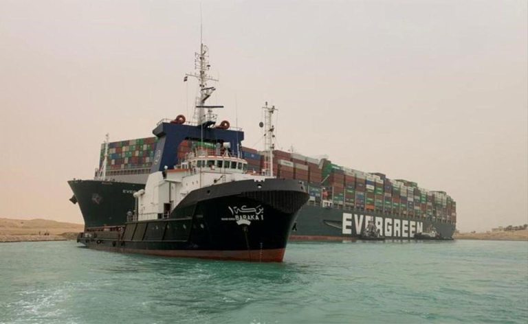 Bloqueo en Canal de Suez podría tardar hasta una semana