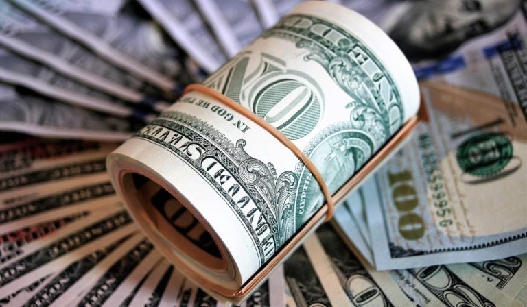 Dólar inicia operaciones en terreno estable, en último día de junio