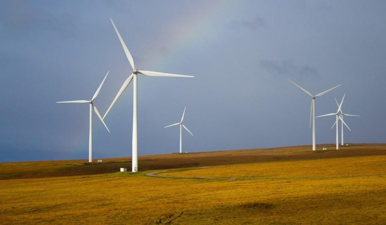 Colombia firmó acuerdo con Dinamarca para impulsar energías renovables