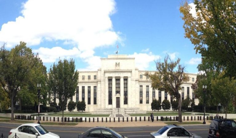 Premercado | Reunión de la Reserva Federal tensiona a inversores; petróleo vuelve al alza