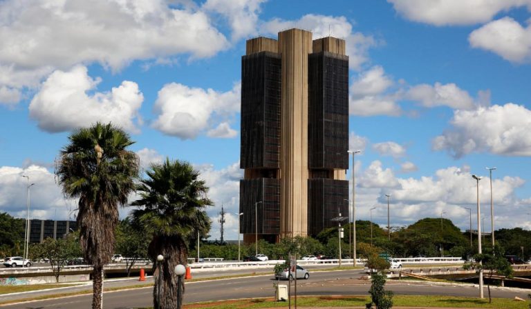 Banco Central de Brasil elevó su tasa de interés a 9,25%