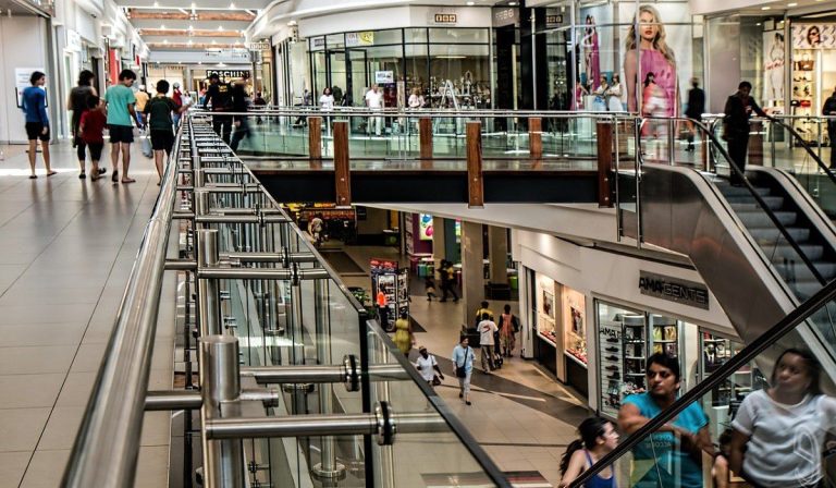 Centros comerciales entregan 5 tips para aprovechar temporadas de descuentos