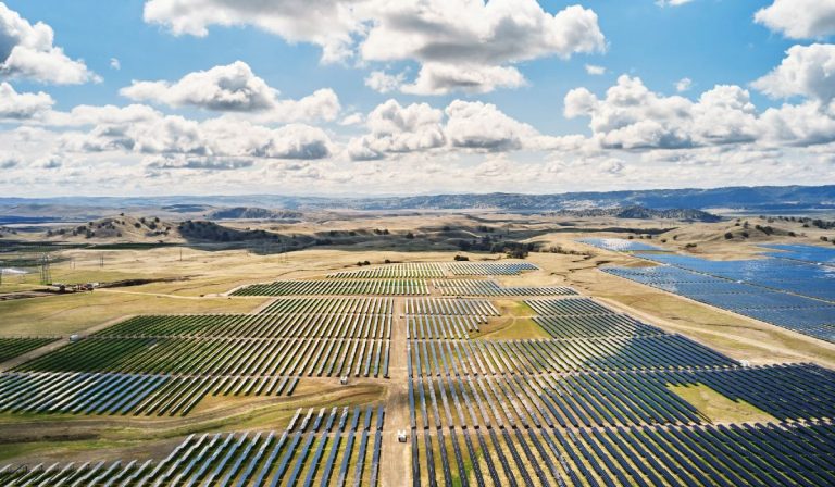 Apple construirá un parque de baterías de energía solar en California