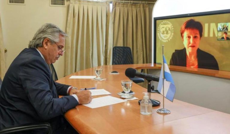 Presidente de Argentina pide investigación contra Macri por malversación de préstamo del FMI