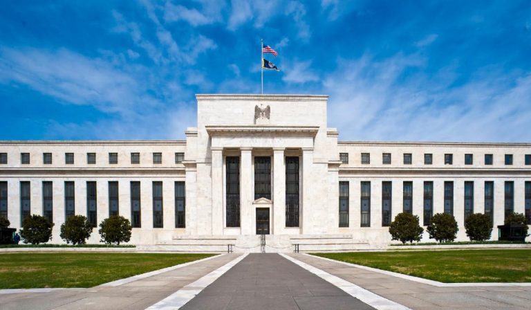 Indicador clave de inflación para la Fed, subió a máximo de 39 años en enero