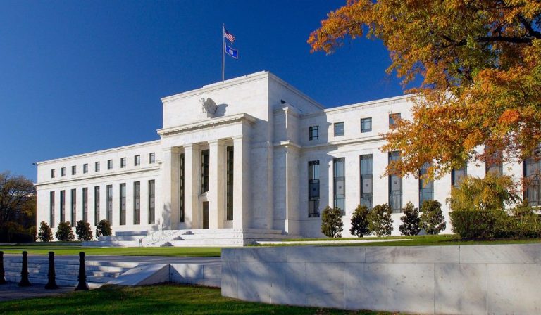 Reserva Federal mantuvo tasas en EE. UU. y seguirá compras de activos