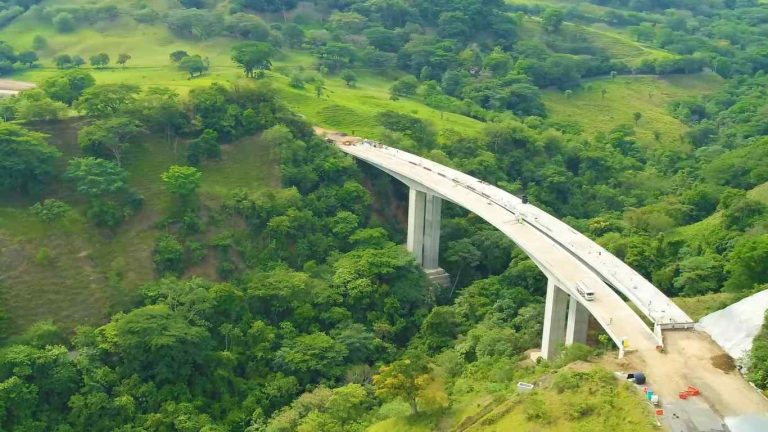 Proyecto vial Pacífico 1 en Colombia completa avance de 73 % en obras