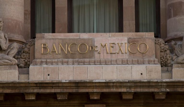 Banco de México eleva previsión del PIB y la inflación para 2021