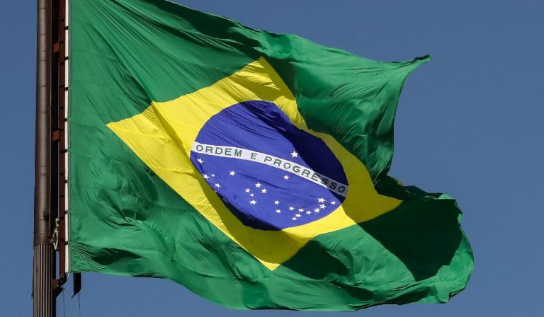 Banco Central de Brasil sube tasas a su mayor ritmo en dos décadas