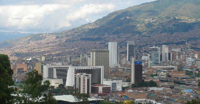 Para facilitar el desarrollo del desfile del 20 de julio en Medellín, este miércoles habrán cierres viales