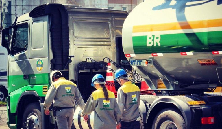 Comienza relevo en presidencia de Petrobras: militar dirigirá la compañía