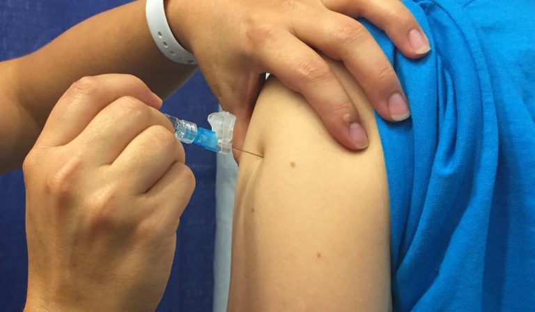 Embarazadas y niños desde 12 años empezarán a ser vacunados contra Covid-19
