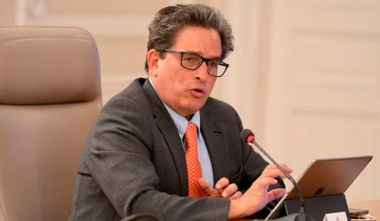 Alberto Carrasquilla oficializó su renuncia como ministro de Hacienda de Colombia